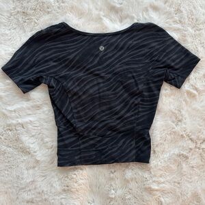 Black zebra lululemon align cropped tee size 2-4